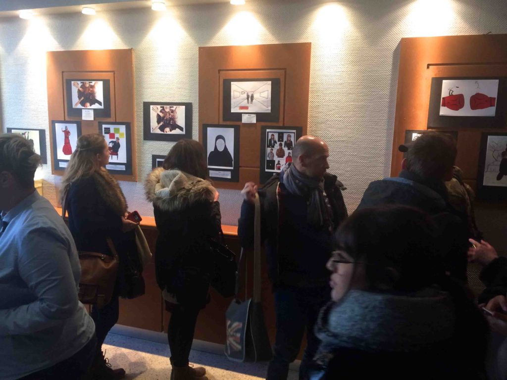 Exposition : Idé'Elle, exposition, Romain Ravenel, James, James et cie, james & cie, james et compagnie, james et cie les écarts, james et compagnie les écarts, james & cie les écarts, photo, photographie, IRTS, metz, lorraine, IRTS de lorraine, TE, technique éducative, intervention, art, intervention artistique, médiation, médiation culturelle, illustrateur, personnage, personnage dessiné, femme, illustration,